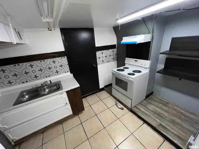 $950 | 416 West Main Street, Unit A, Peoria, IL 61606