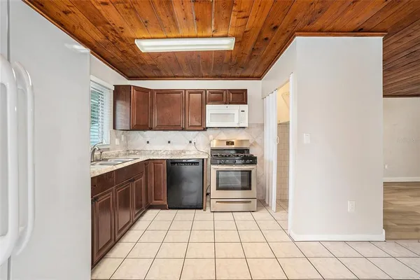 $1,800 | 5305 Whiteway Drive, Temple Terrace, FL 33617