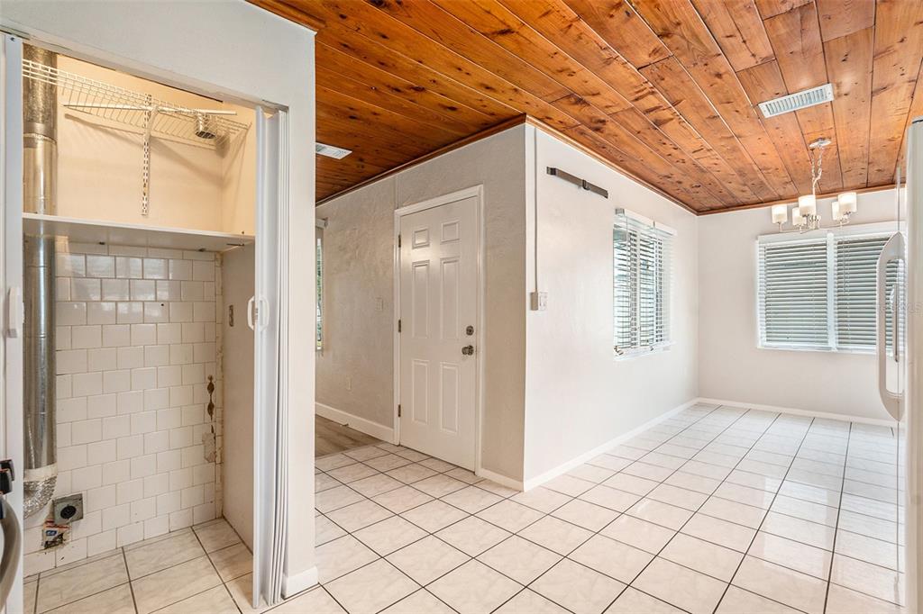 5305 Whiteway Drive Temple Terrace, FL 33617 - Photo 14 of 22 a view of an entryway