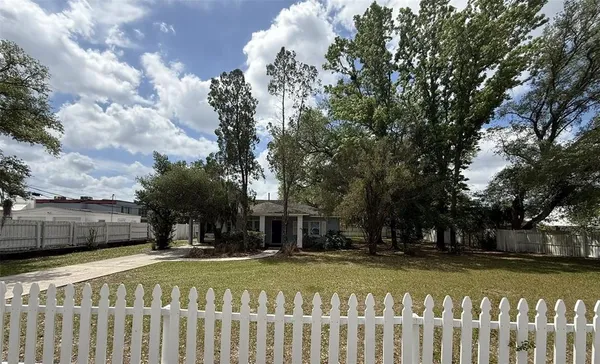 $1,800 | 5305 Whiteway Drive, Temple Terrace, FL 33617