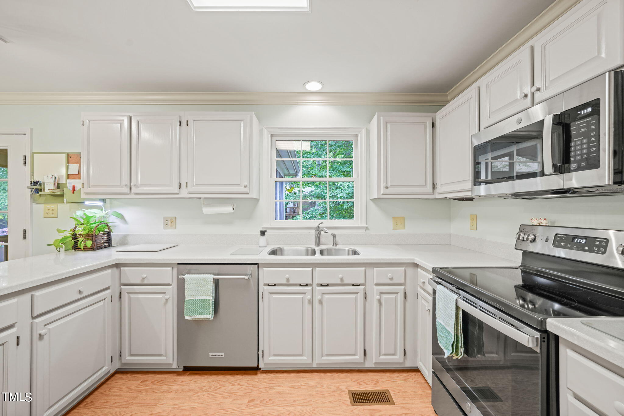 203 Trackers Road Cary, NC 27513 - Photo 8 of 45 8-web-or-mls-DSC02695