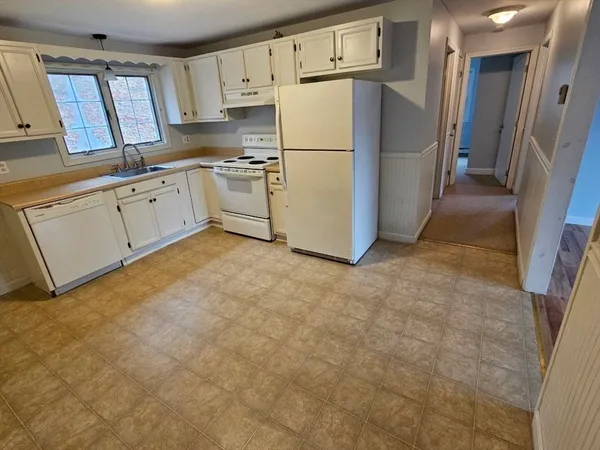 $1,990 | 26 Nugget Drive, Unit MR, Charlton, MA 01507