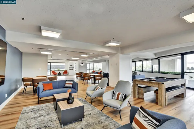 $424,000 | 6363 Christie Avenue, Unit 1803, Emeryville, CA 94608