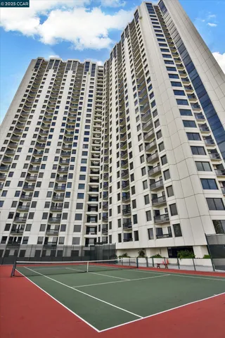 $424,000 | 6363 Christie Avenue, Unit 1803, Emeryville, CA 94608