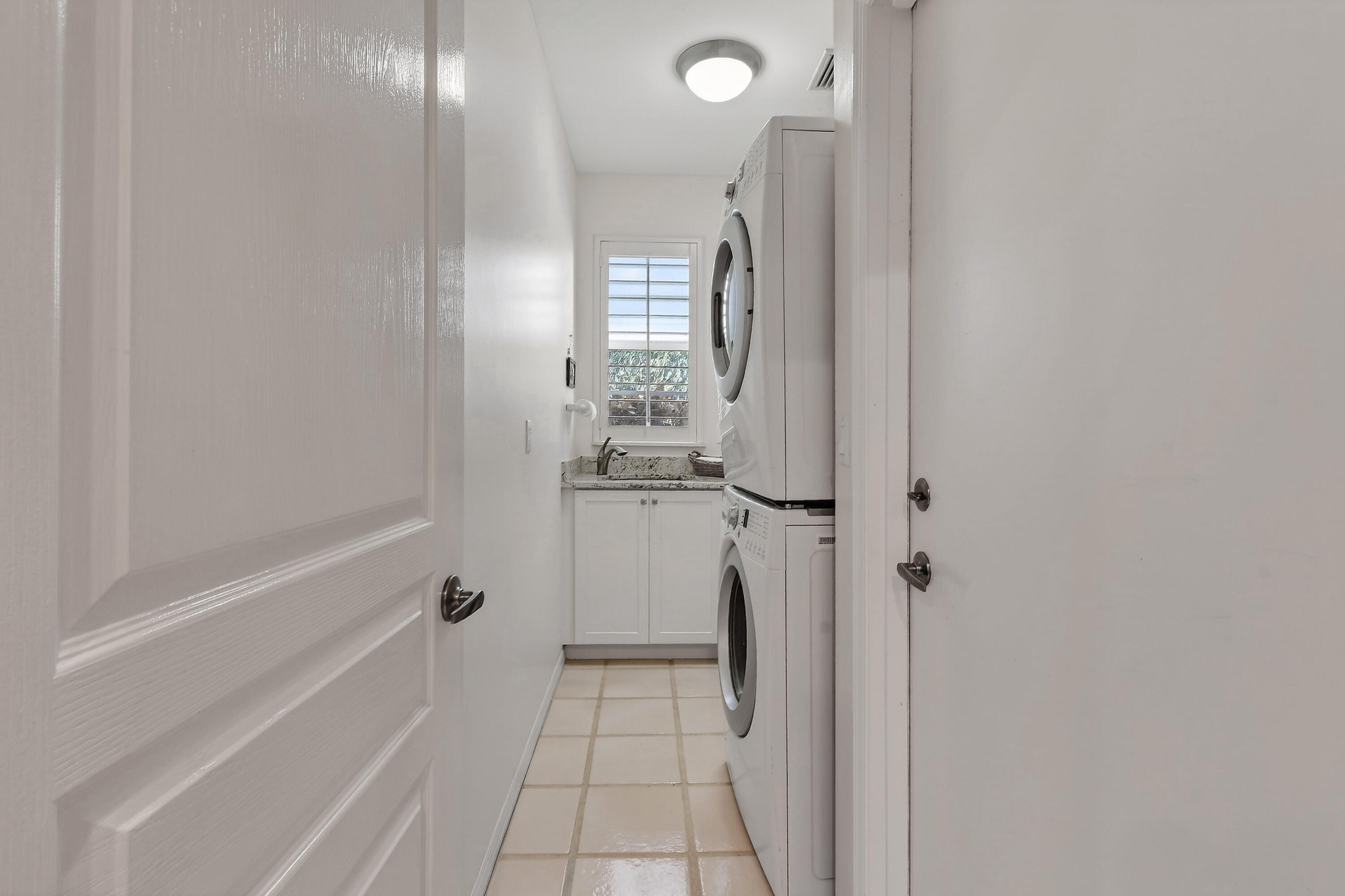 154 Jupiter Key Road Jupiter, FL 33477 - Photo 30 of 64 a bathroom with a sink a toilet and shower