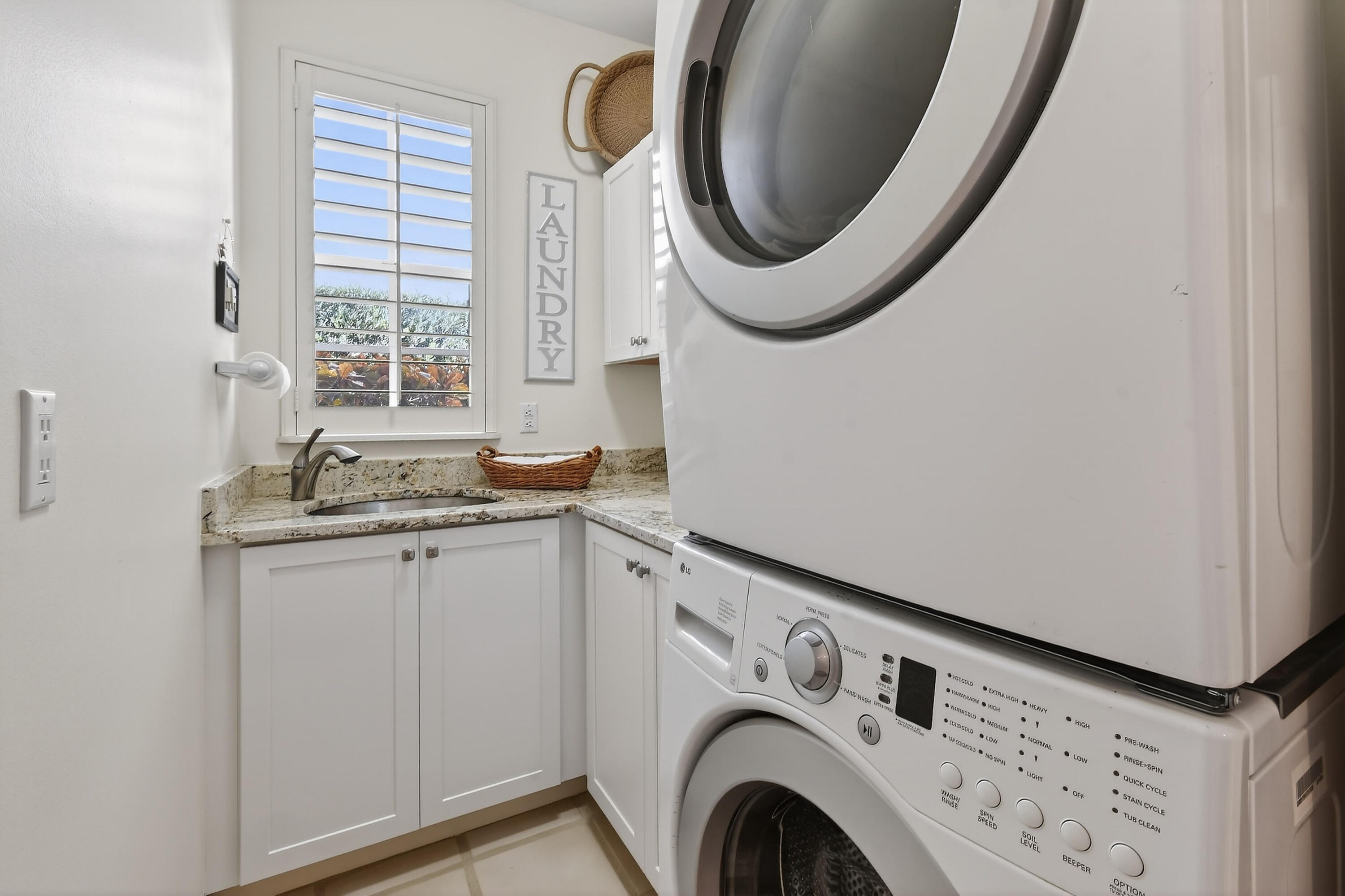 154 Jupiter Key Road Jupiter, FL 33477 - Photo 31 of 64 a utility room with dryer and washer