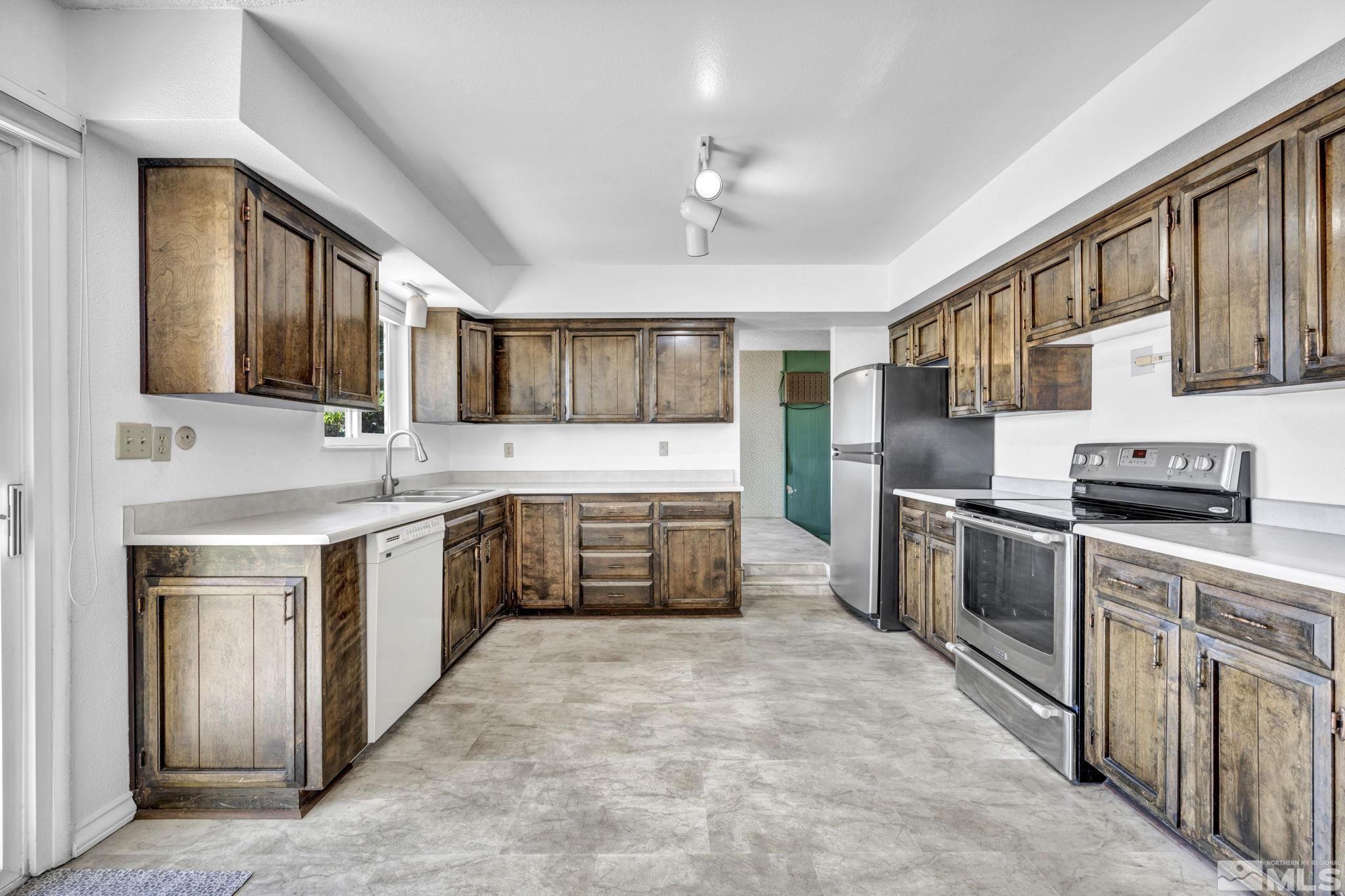 2835 Everett Drive Reno, NV 89503 - Photo 6 of 39 Photo 6