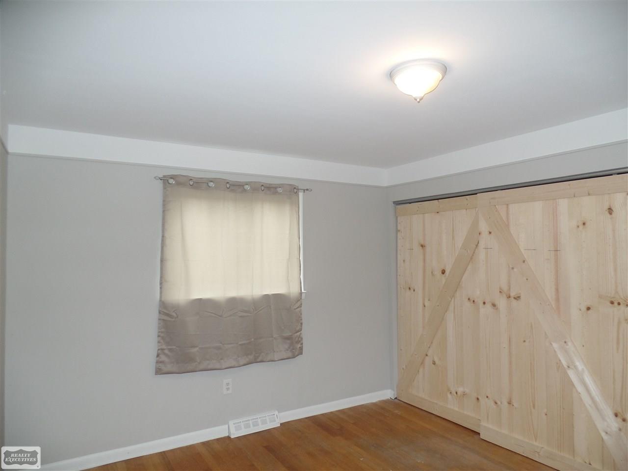 2240 Durham Road Utica, MI 48317 - Photo 9 of 11 50028146-8.JPG