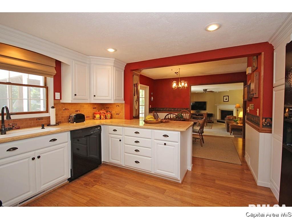 408 Merrymen Road Springfield, IL 62704 - Photo 8 of 32