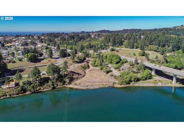 a black and white photo of a city