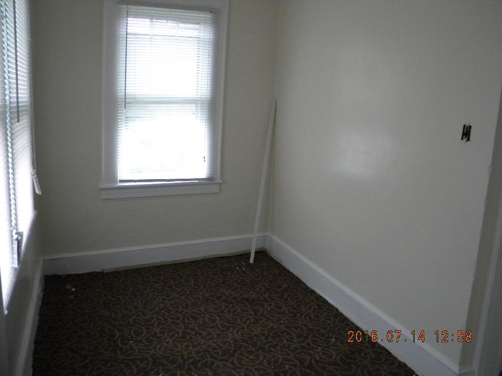2746 Cove Road Roanoke, VA 24017 - Photo 11 of 15 DSCN9140