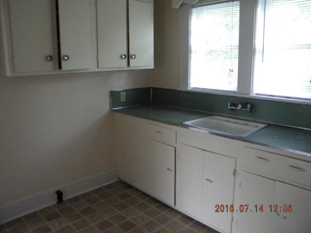2746 Cove Road Roanoke, VA 24017 - Photo 4 of 15 DSCN9141