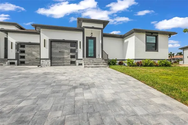 a view of house with yard and garage