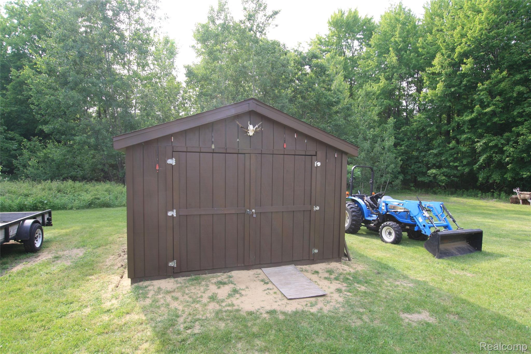 12850 E Road Burt, MI 48417 - Photo 7 of 31 IMG_8740.JPG