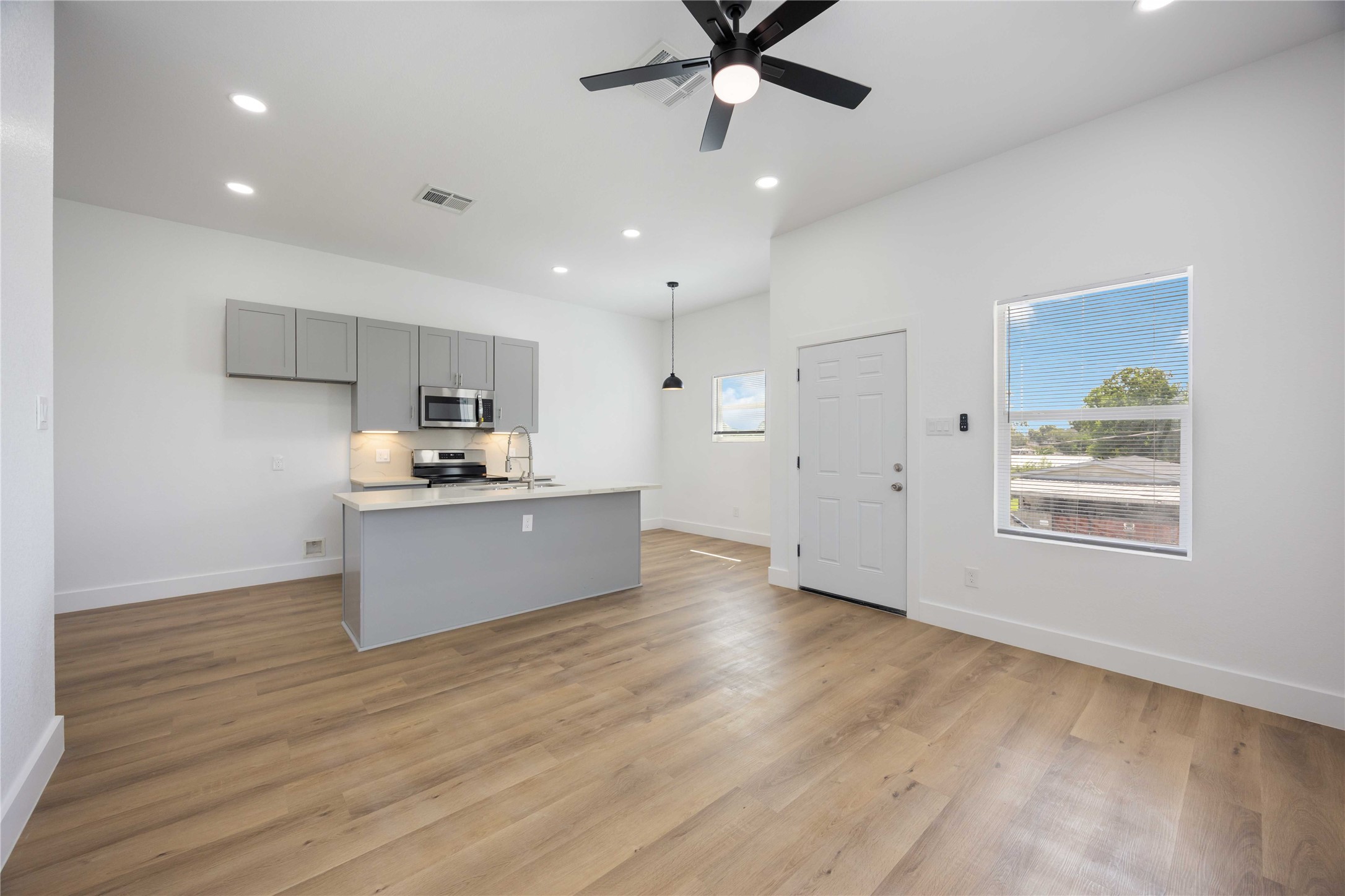 9723 Cargill Street, Unit B Houston, TX 77029 - Photo 4 of 21