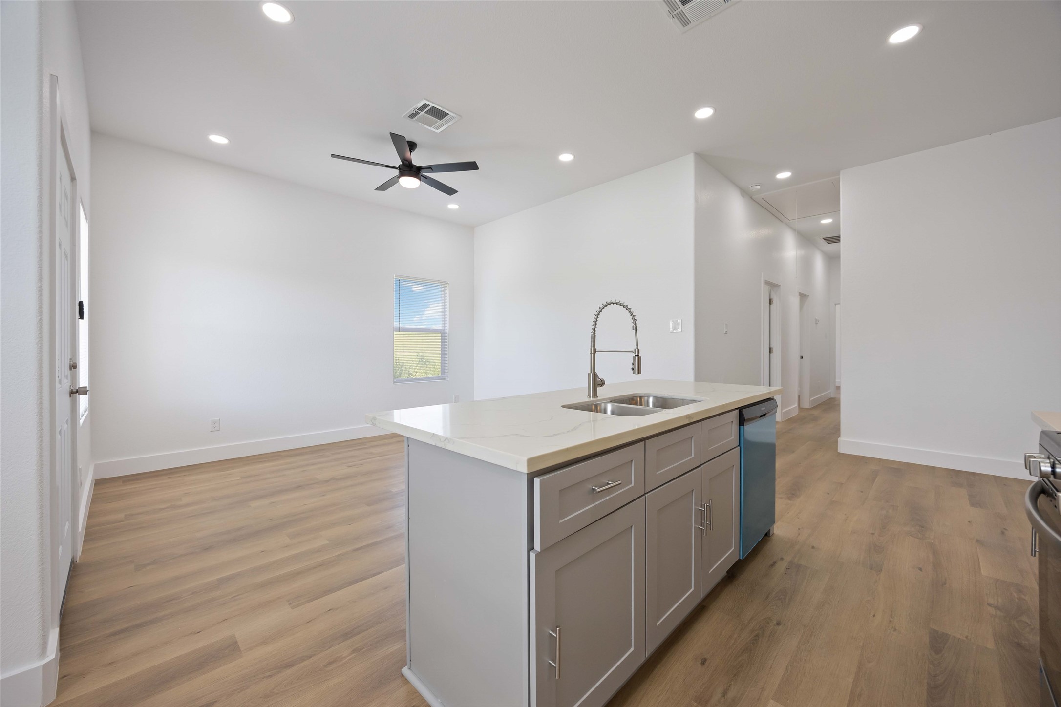 9723 Cargill Street, Unit B Houston, TX 77029 - Photo 5 of 21