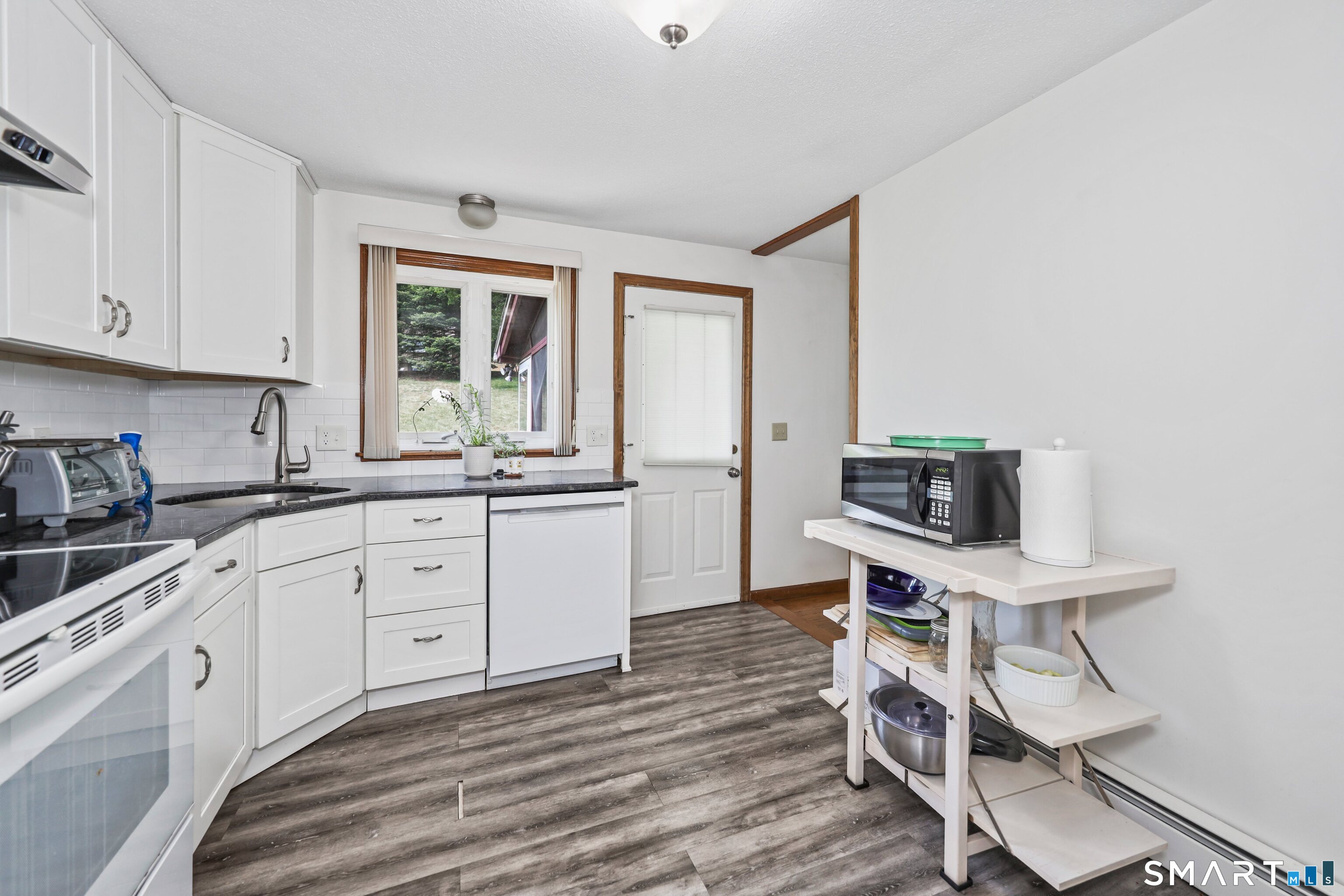 430 Shepard Avenue Hamden, CT 06514 - Photo 9 of 35
