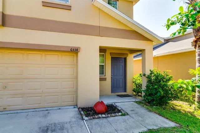 a view of entrance front of the house