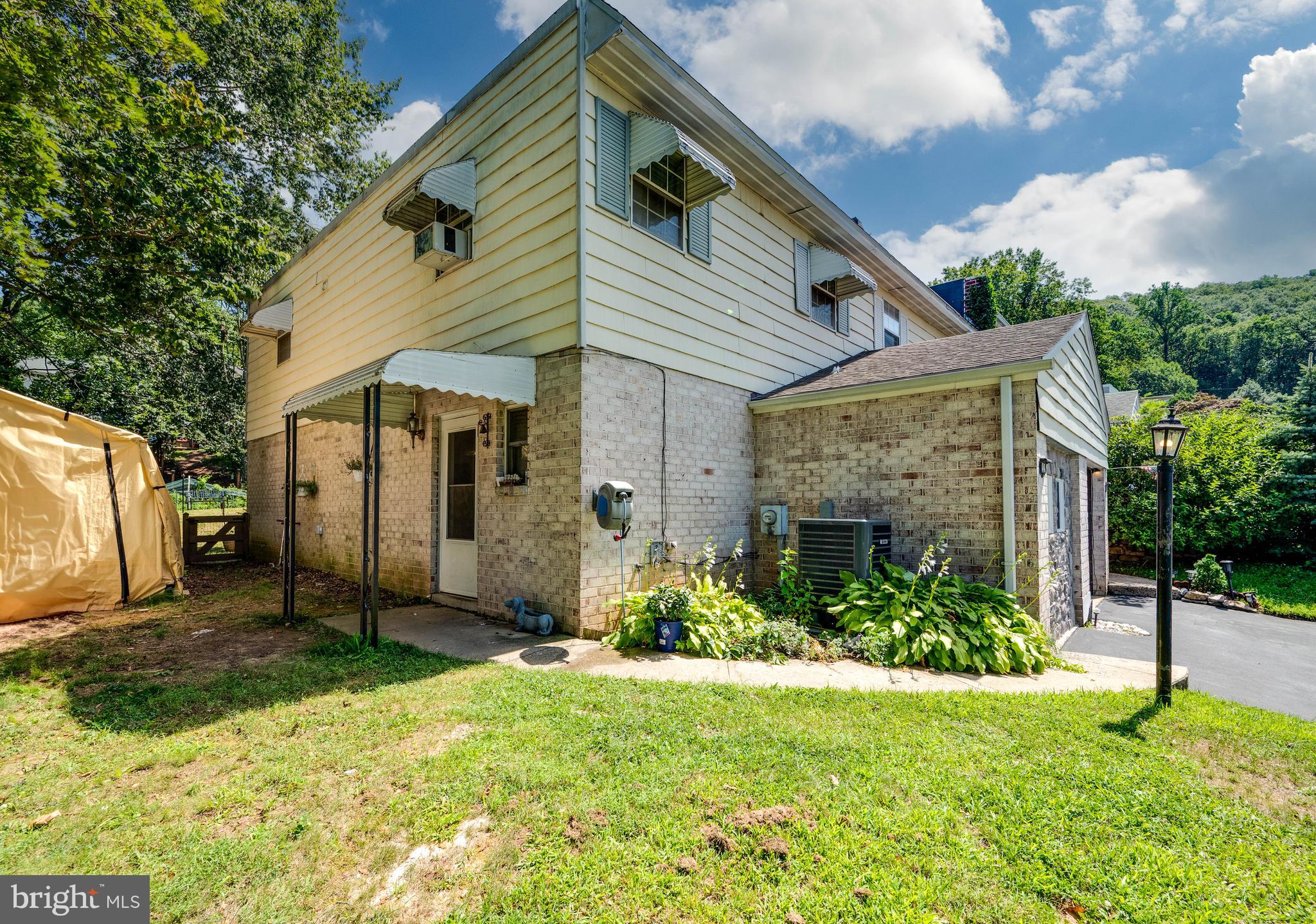 820 Rabbit Lane Reading, PA 19606 - Photo 5 of 40 Gallery Image 5