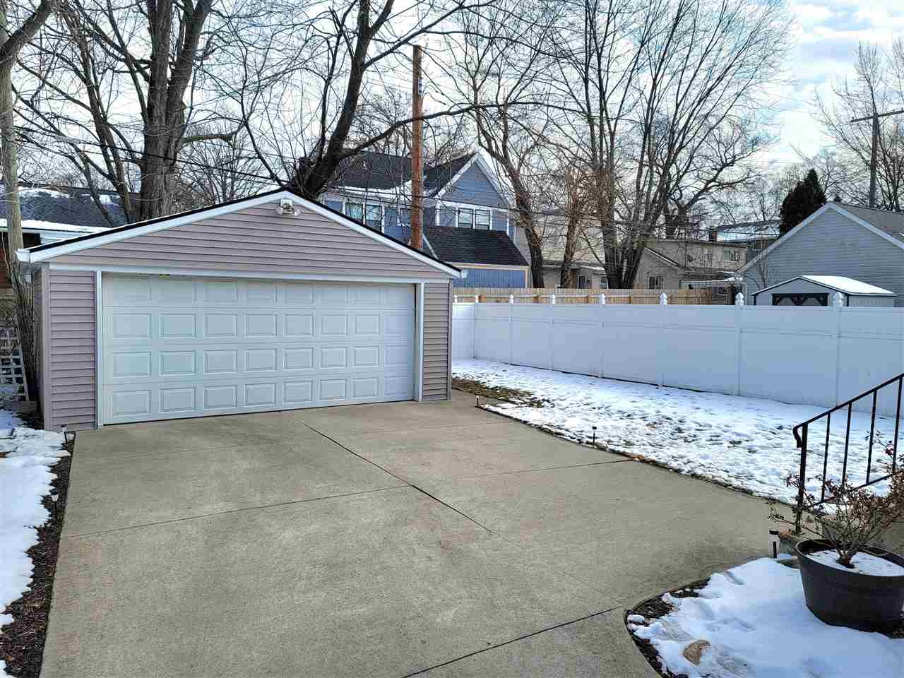 708 Lockwood Road Royal Oak, MI 48067 - Photo 31 of 34