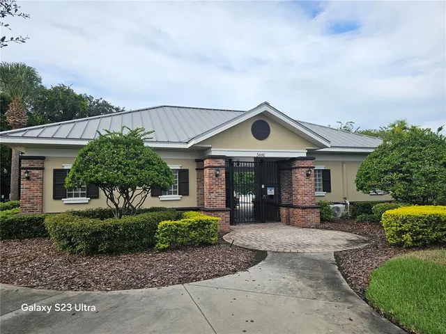 a view of outdoor space yard and porch