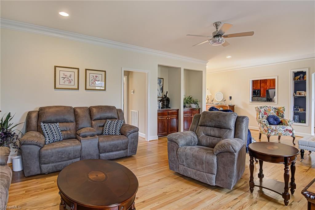 7098 Falcon Way Trinity, NC 27370 - Photo 11 of 45 living room