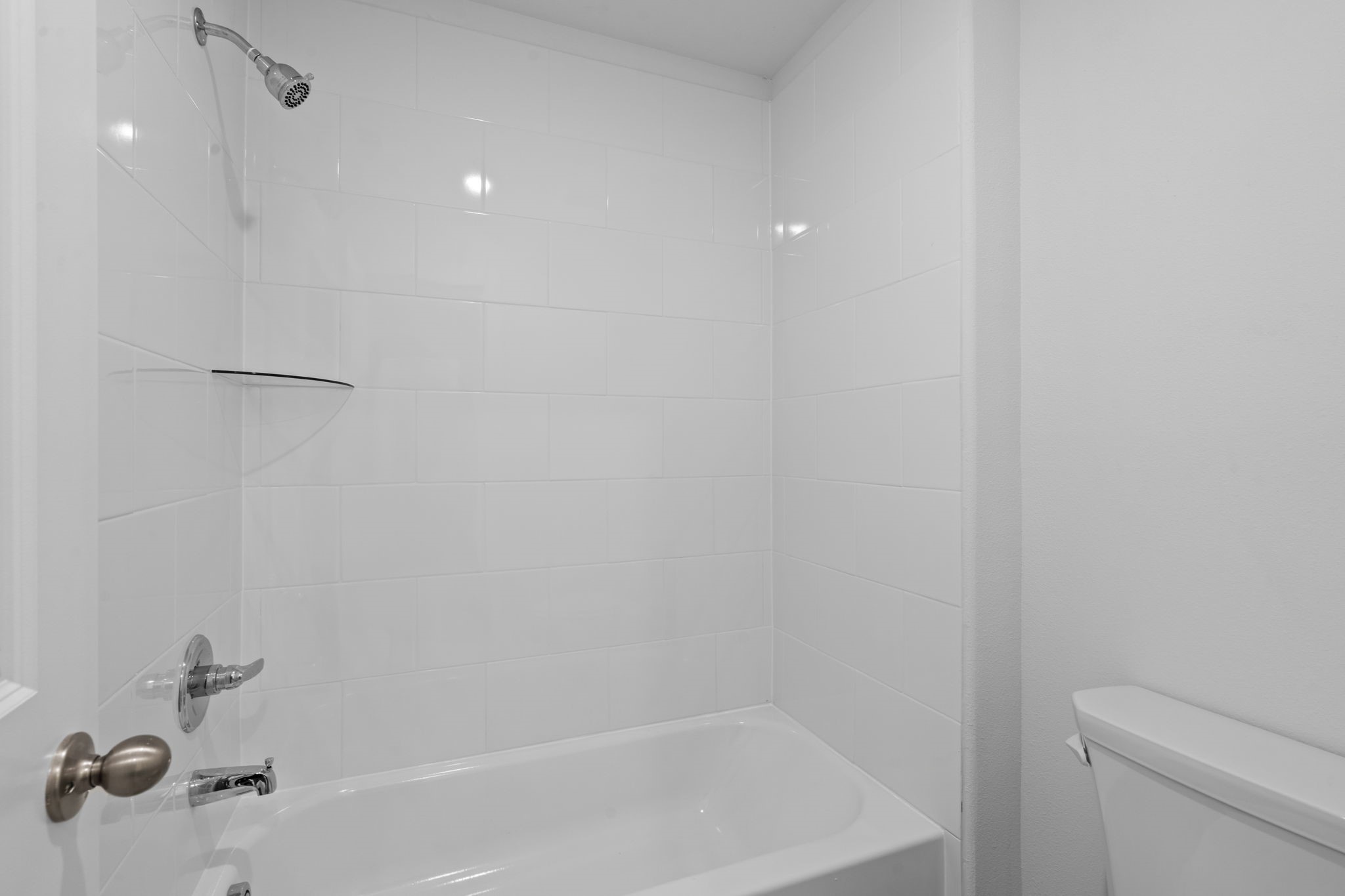 332 Gambels Quail Road Waller, TX 77484 - Photo 22 of 27 a bathroom with a bathtub and a toilet