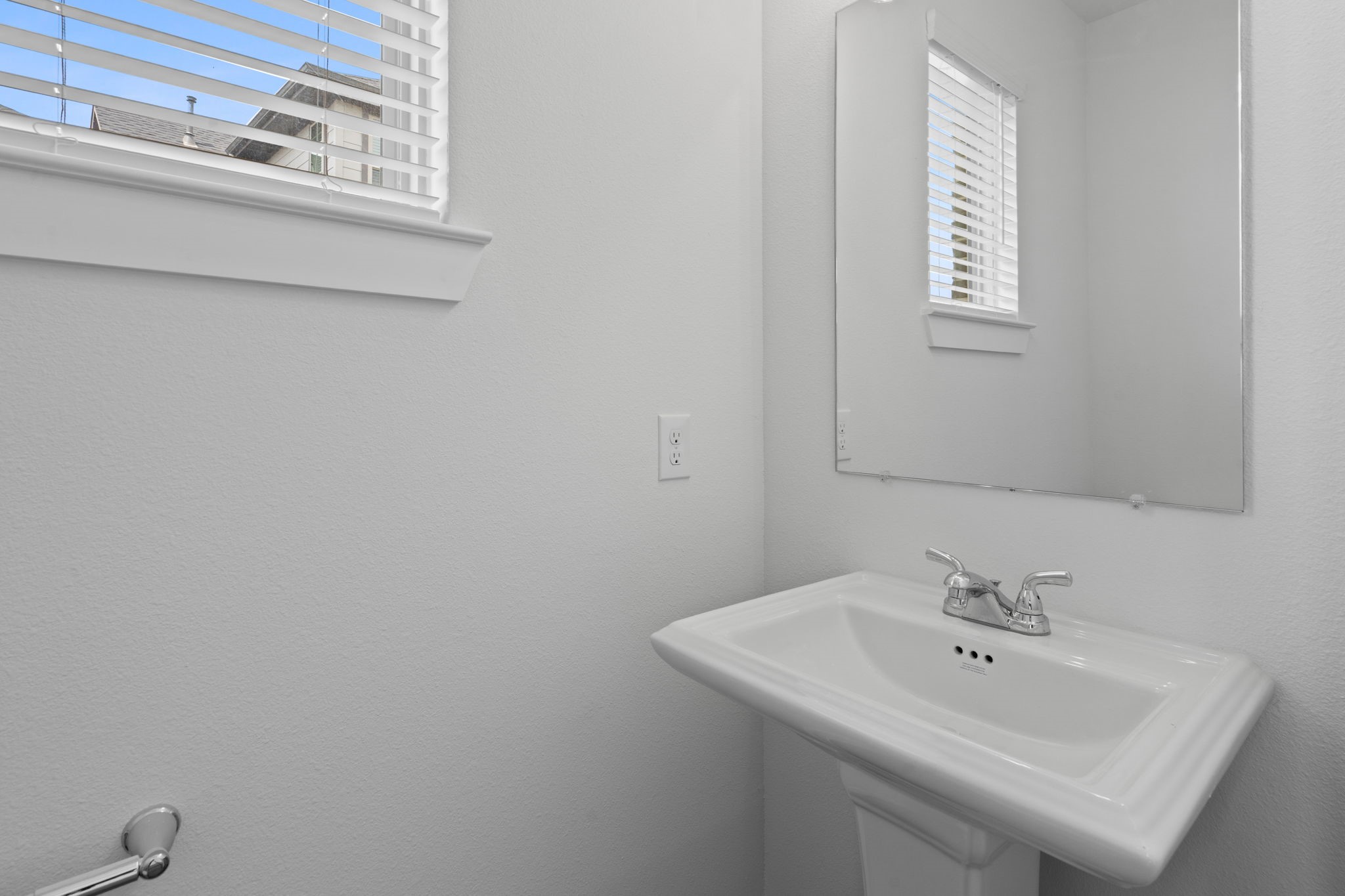 332 Gambels Quail Road Waller, TX 77484 - Photo 23 of 27 a bathroom with a sink and a window
