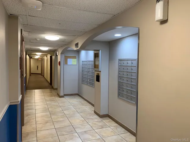 a sign that is sitting on a brick wall