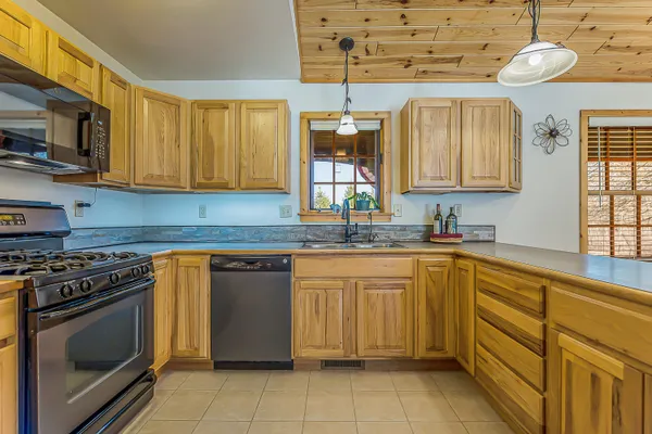 $450,000 | 3534 Dexter Trail, Stockbridge, MI 49285