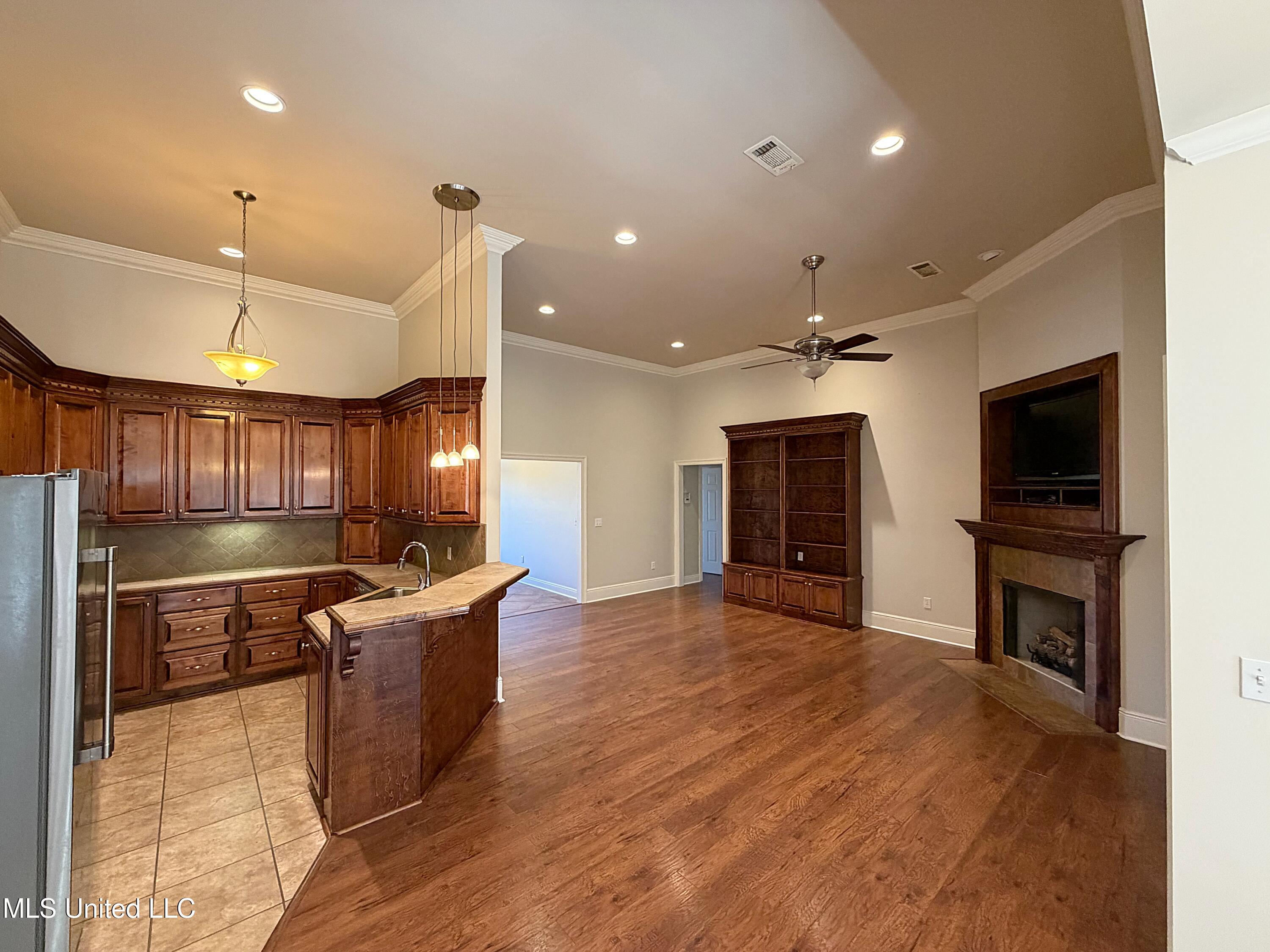 2099 East Franklin Street Carthage, MS 39051 - Photo 11 of 39 Kitchen:dining
