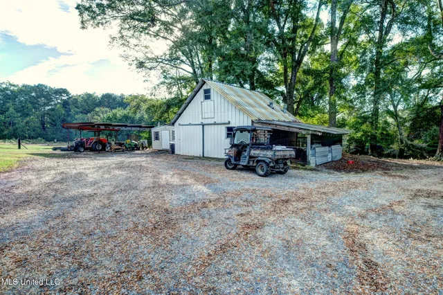 $359,999 | 2099 East Franklin Street, Carthage, MS 39051