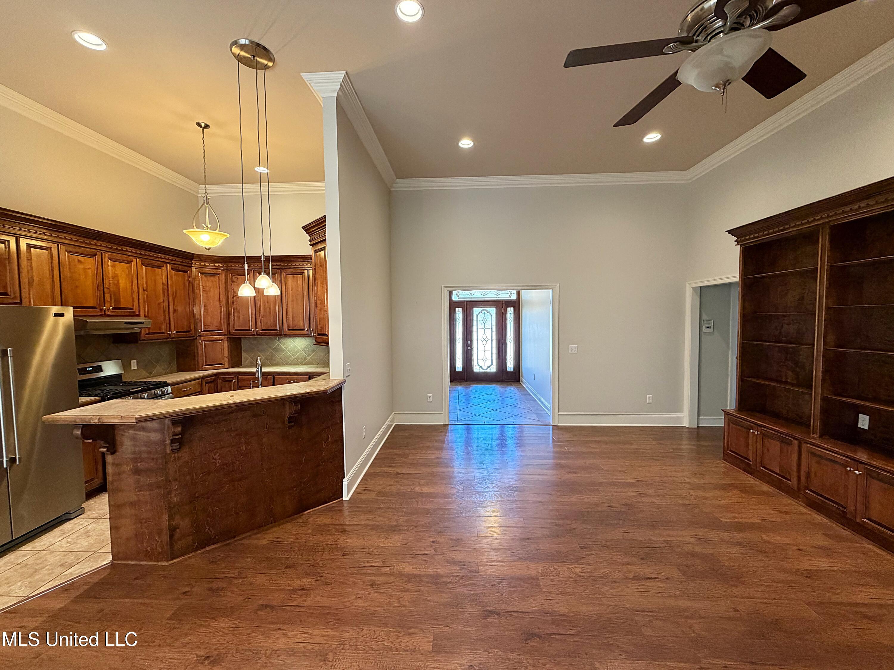 2099 East Franklin Street Carthage, MS 39051 - Photo 9 of 39 Kitchen dining front door