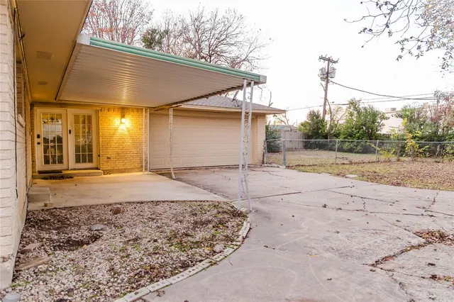 $270,000 | 317 Willow Wood Lane, DeSoto, TX 75115