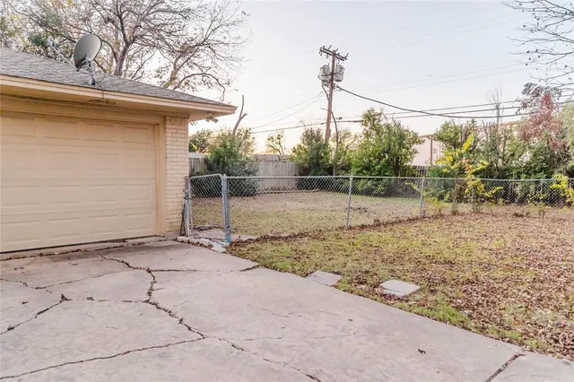 $270,000 | 317 Willow Wood Lane, DeSoto, TX 75115