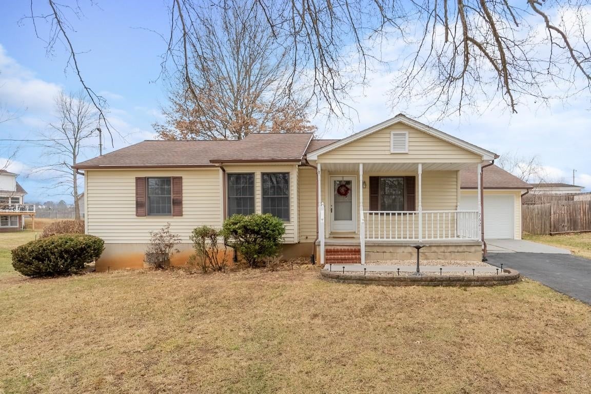 7621 Brooklyn Road Radford, VA 24141 - Photo 4 of 66 Gallery Image 4