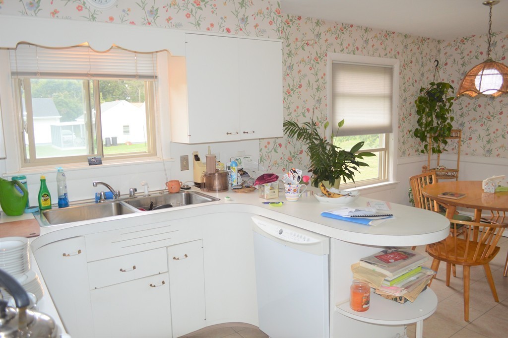281 Kaufman Road Somerset, MA 02726 - Photo 8 of 22