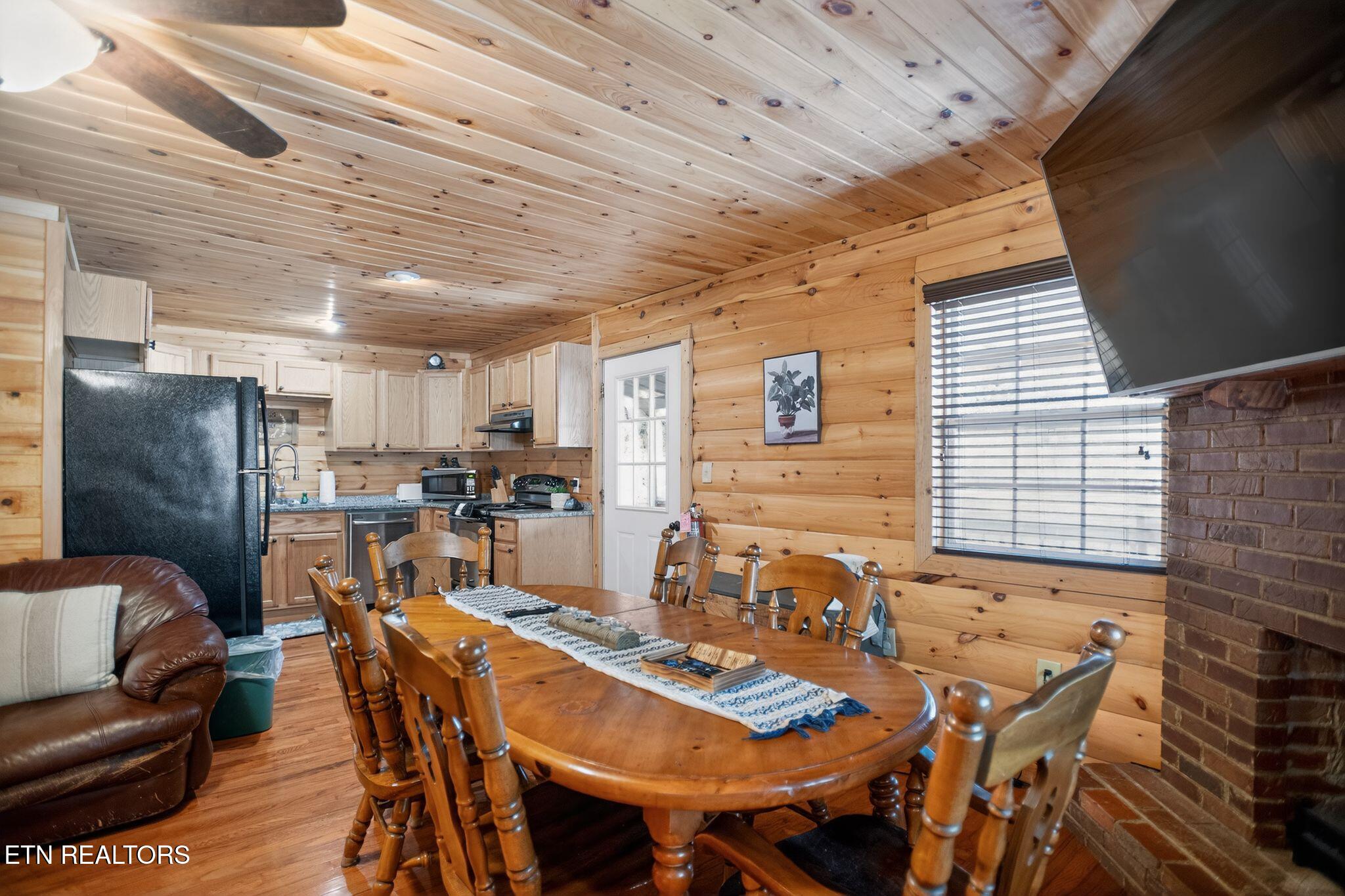 402 King Branch Road Sevierville, TN 37876 - Photo 11 of 32 20_402_King_Branch_Rd_Sevierville_TN_378