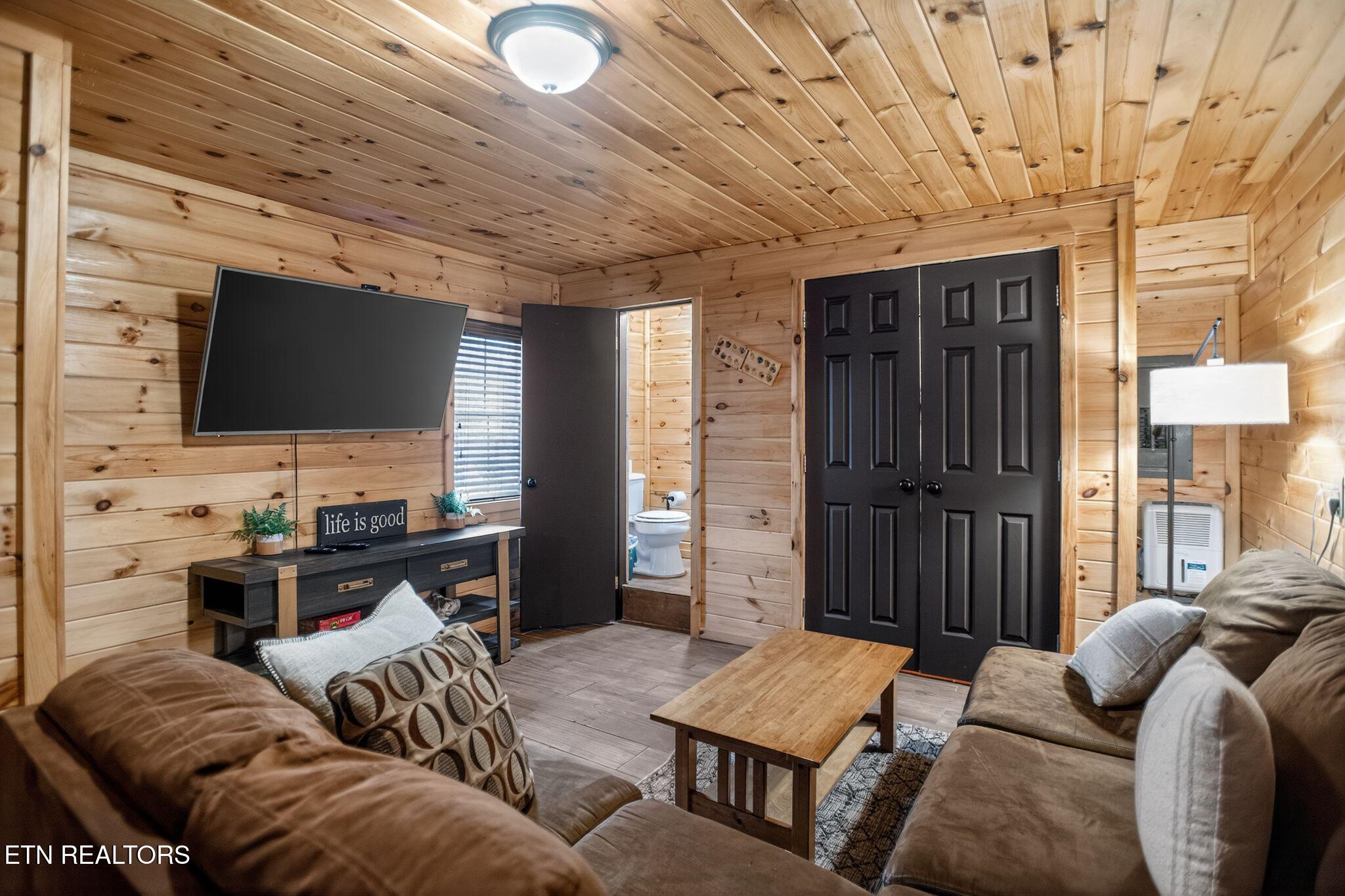 402 King Branch Road Sevierville, TN 37876 - Photo 13 of 32 15_402_King_Branch_Rd_Sevierville_TN_378