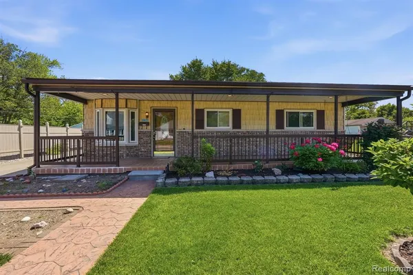 $190,000 | 24254 Eleanor Avenue, Warren, MI 48089