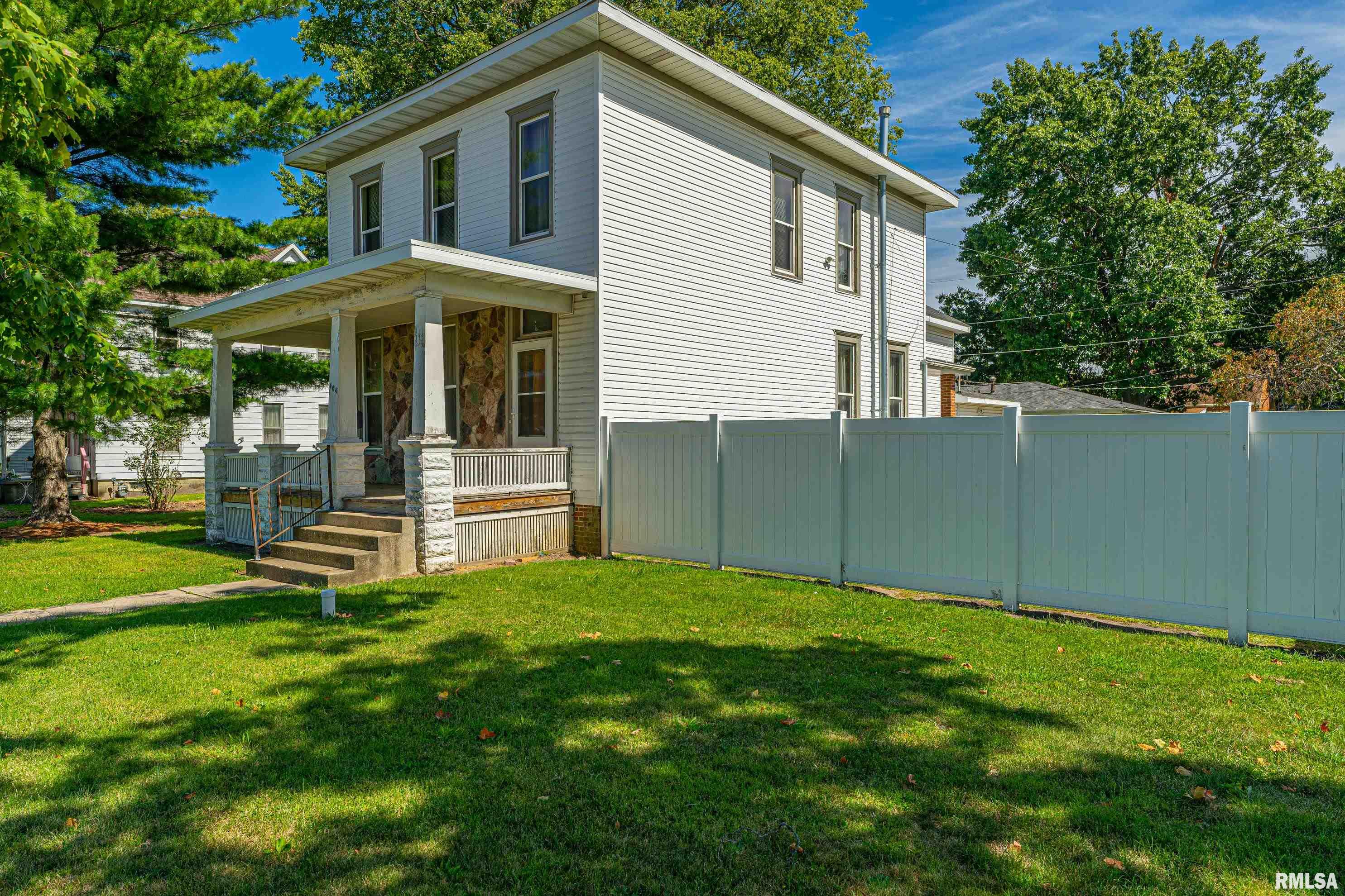 604 North Kickapoo Street Lincoln, IL 62656 - Photo 1 of 30 Gallery Image 1