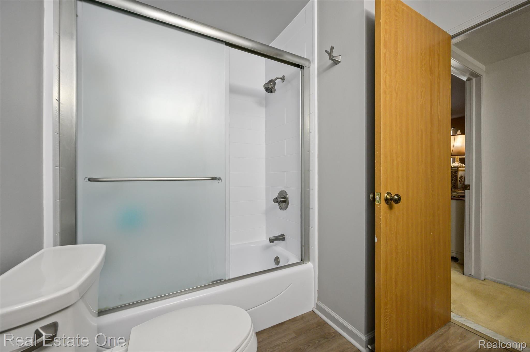 190 Pine Tree Ridge, Unit 4 Waterford, MI 48327 - Photo 16 of 23 190-Pine-Tree-Ridge-16.jpg