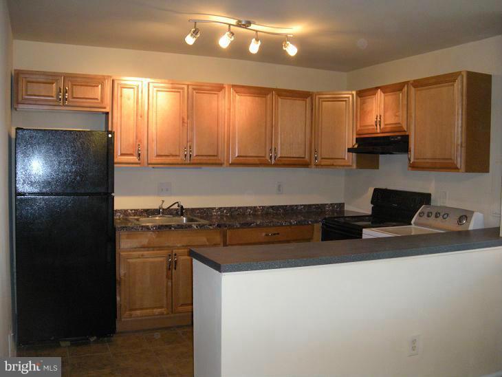 9276 Taney Road Manassas, VA 20110 - Photo 3 of 12 Kitchen