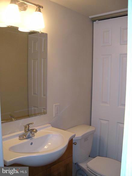 9276 Taney Road Manassas, VA 20110 - Photo 6 of 12 Bath