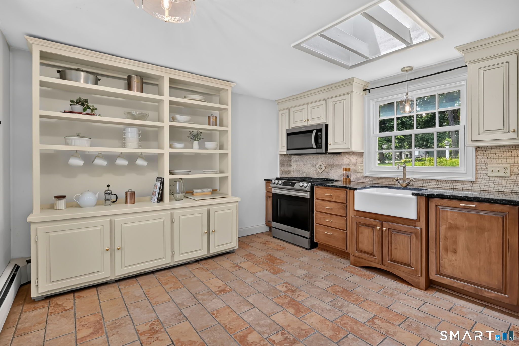 8 Virginia Lane Simsbury, CT 06070 - Photo 13 of 38