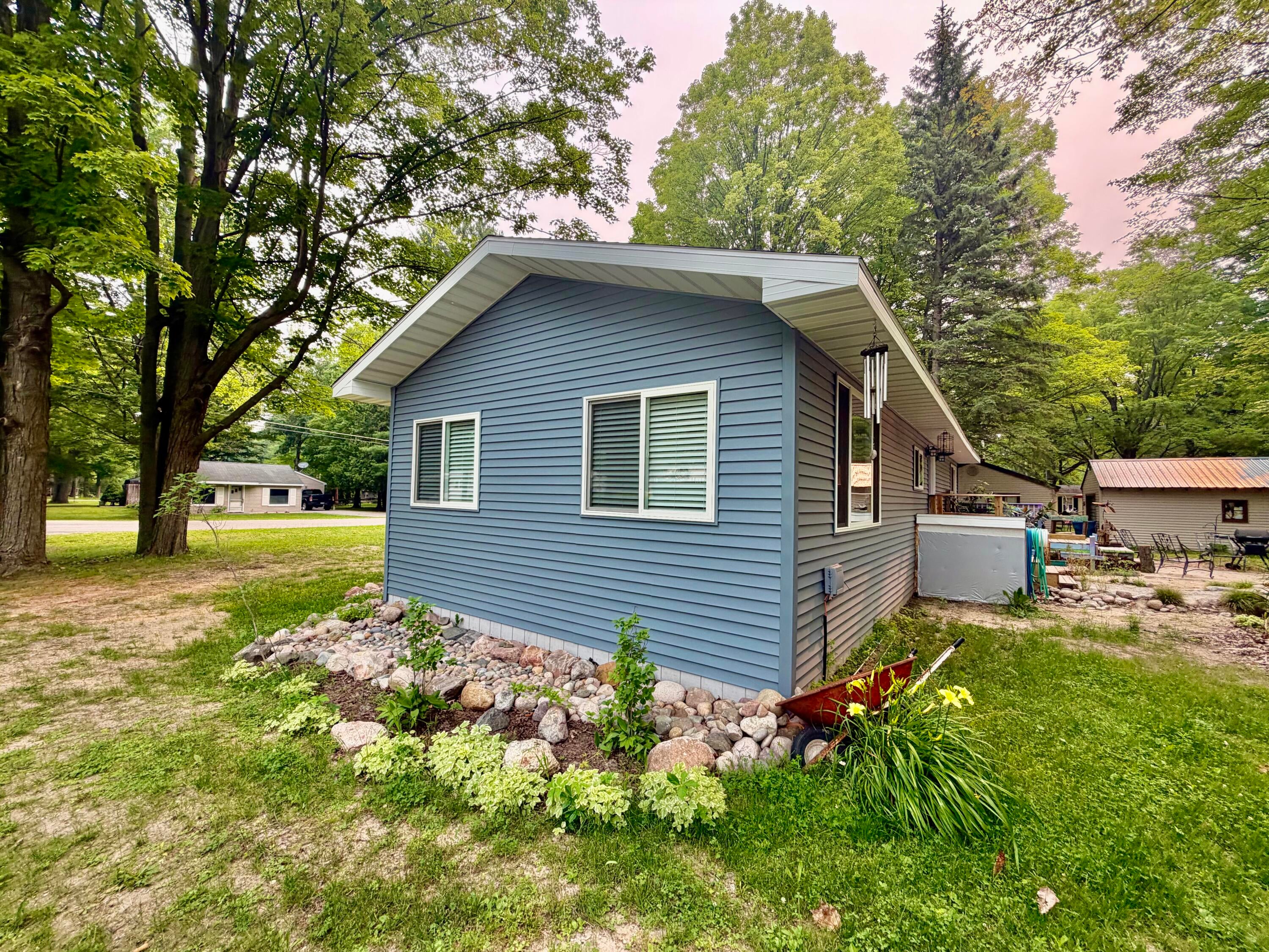 147 Victory Road Houghton Lake, MI 48629 - Photo 3 of 21 Gallery Image 3