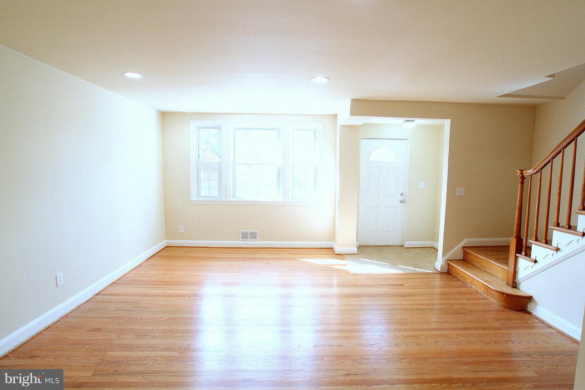 1530 Oakridge Road Baltimore, MD 21218 - Photo 2 of 20 Living Room