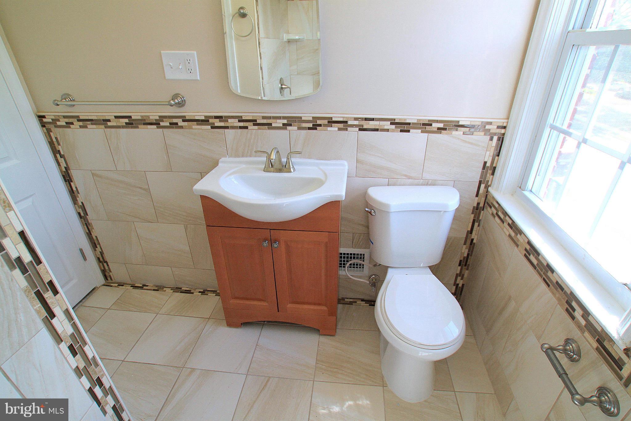 1530 Oakridge Road Baltimore, MD 21218 - Photo 11 of 20 Bath