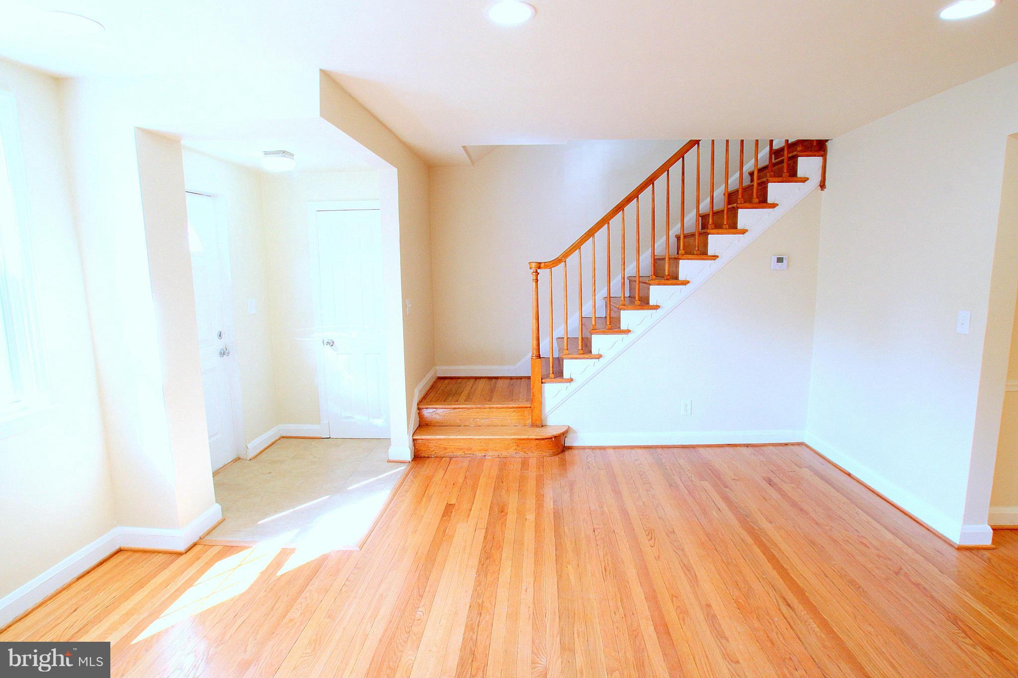 1530 Oakridge Road Baltimore, MD 21218 - Photo 3 of 20 Living Room