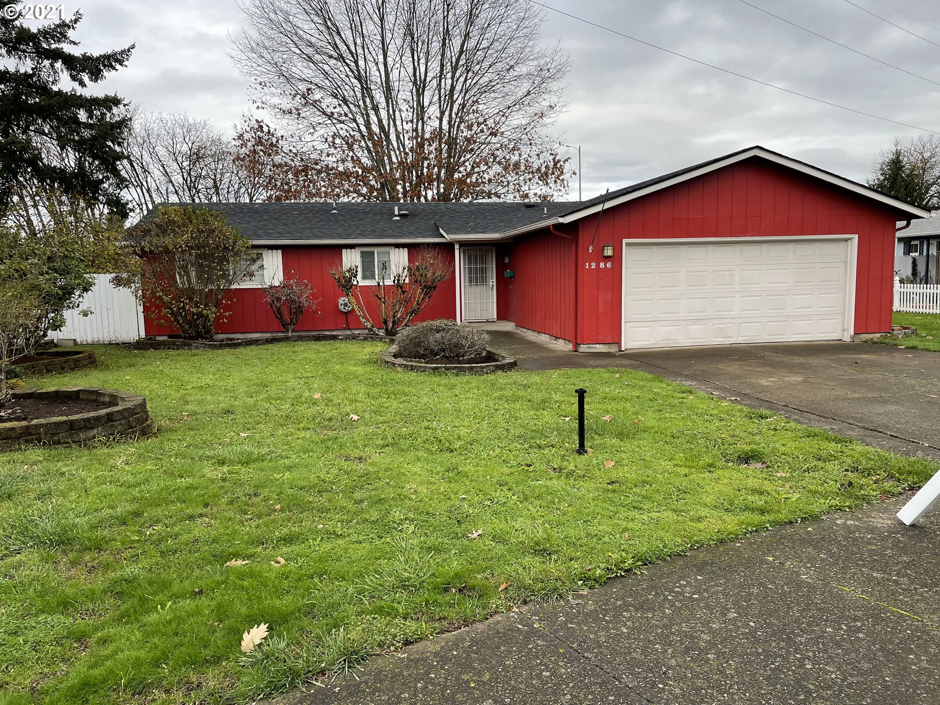 1286 Kenray Loop Springfield, OR 97477 - Photo 1 of 27 a view of a house with a yard